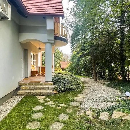 Nyirfa Vendeghaz Apartment *